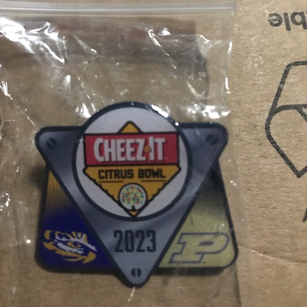 2023 Citrus Bowl dueling helmet pin lapel pin lsu Purdue